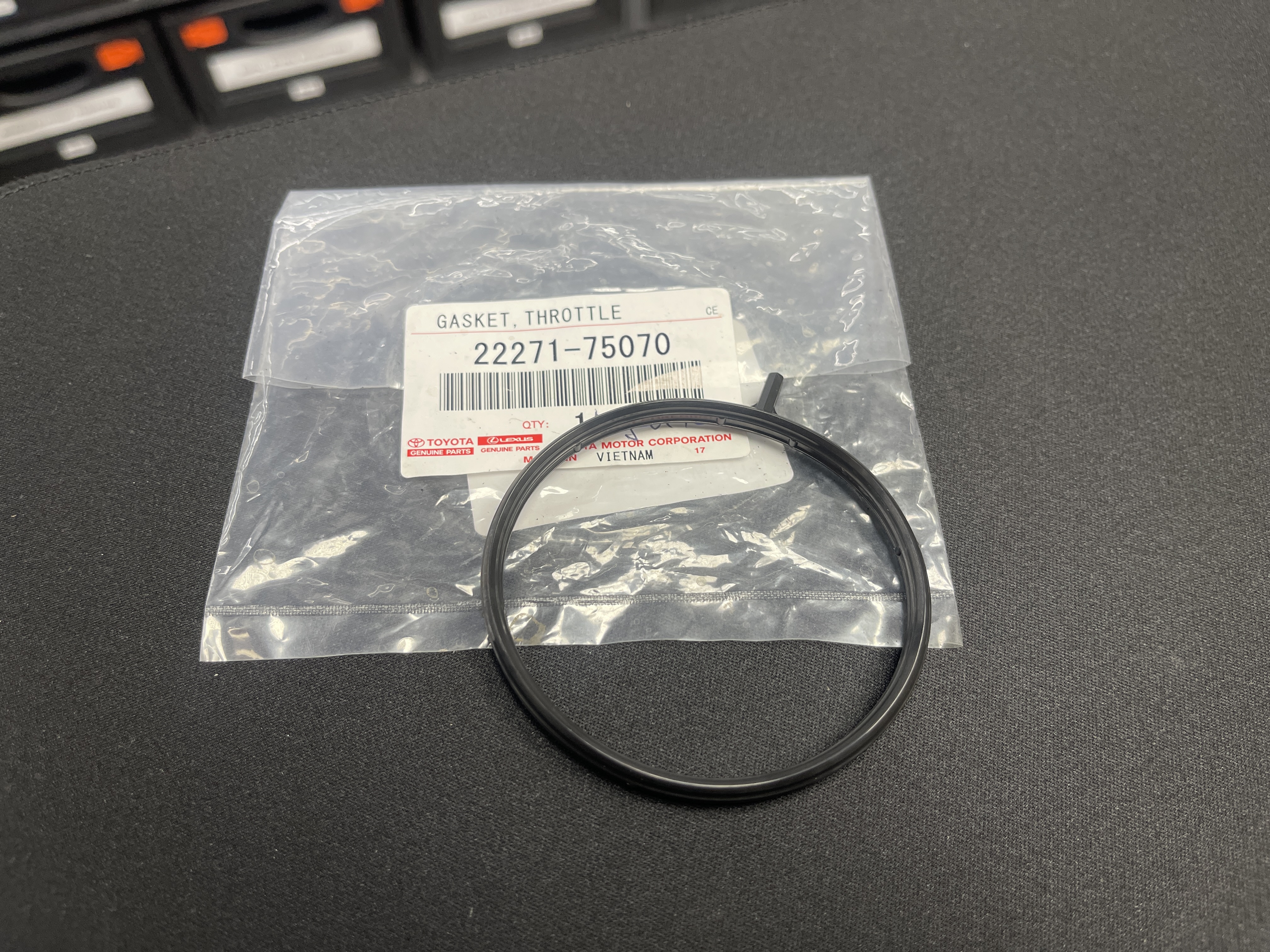 Прокладка дроссельной заслонки Toyota 2TR-FE
